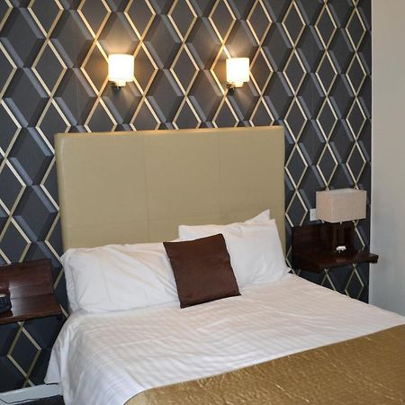 The White House Hotel Телфорд Экстерьер фото