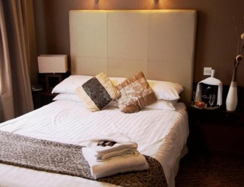 The White House Hotel Телфорд Номер фото