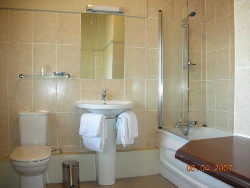 The White House Hotel Телфорд Номер фото